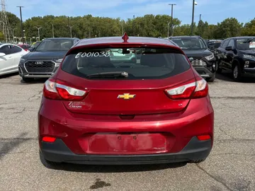 2017 Chevrolet Cruze - image 4