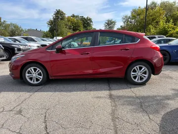 2017 Chevrolet Cruze - image 6