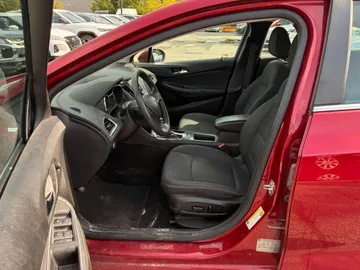 2017 Chevrolet Cruze - image 8