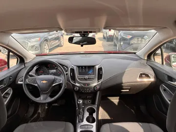 2017 Chevrolet Cruze - image 9