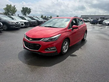 2018 Chevrolet Cruze - image 3