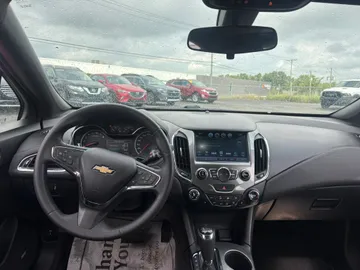2018 Chevrolet Cruze - image 11