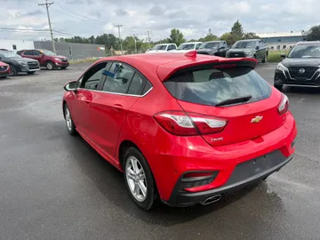 2018 Chevrolet Cruze - image 6