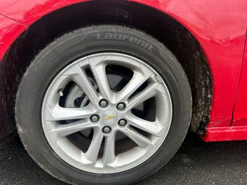2018 Chevrolet Cruze - image 8