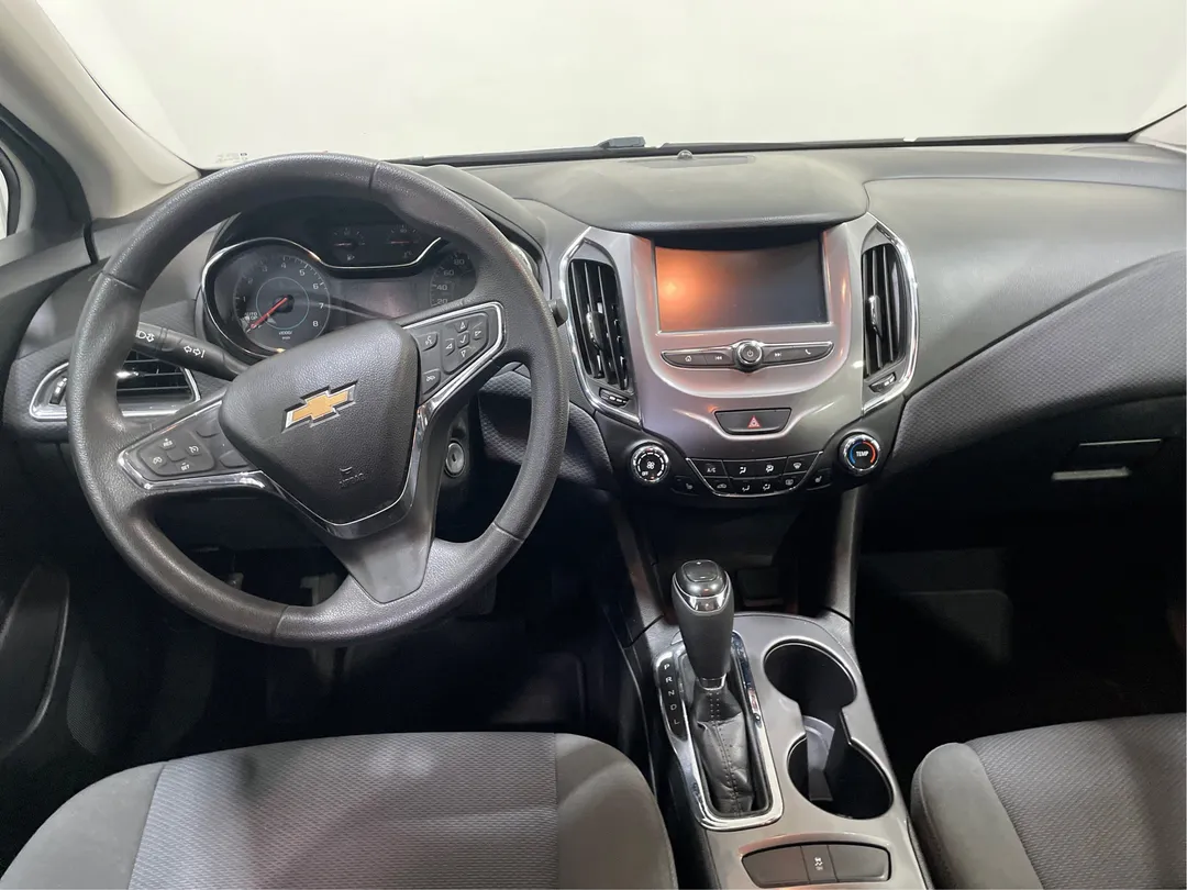 2018 Chevrolet Cruze — photo 4