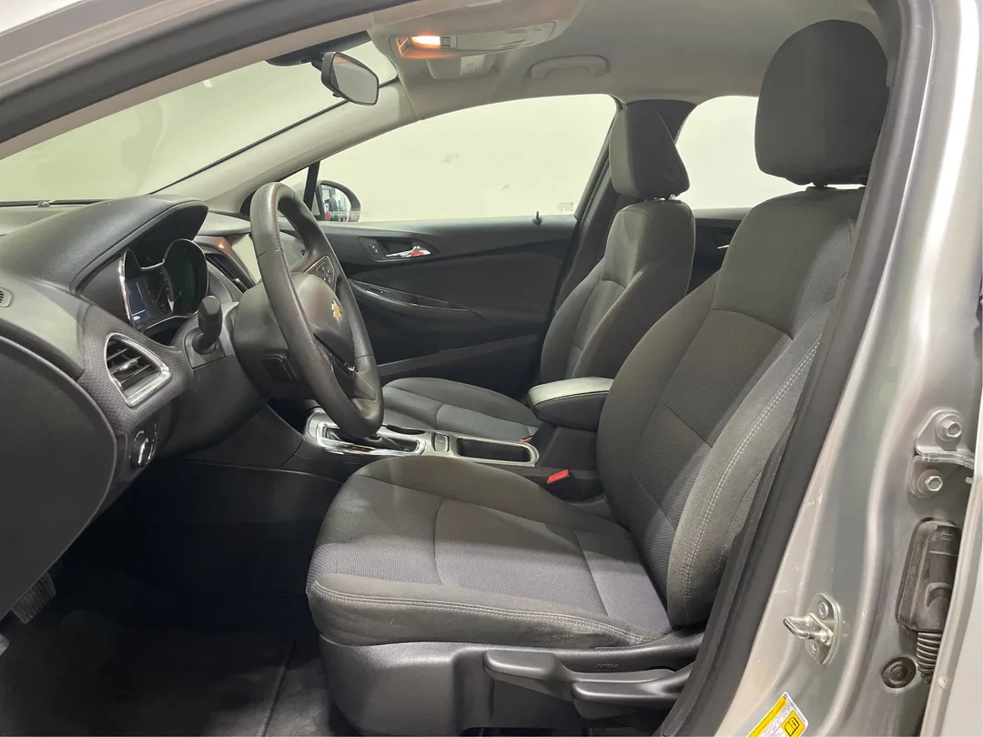 2018 Chevrolet Cruze — photo 3