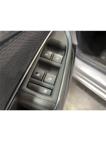 2018 Chevrolet Cruze - image 19