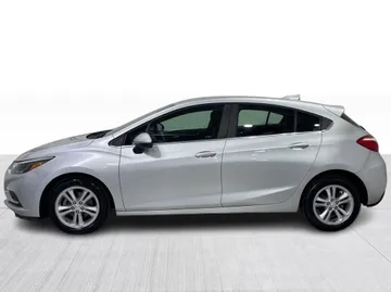 2018 Chevrolet Cruze - image 9