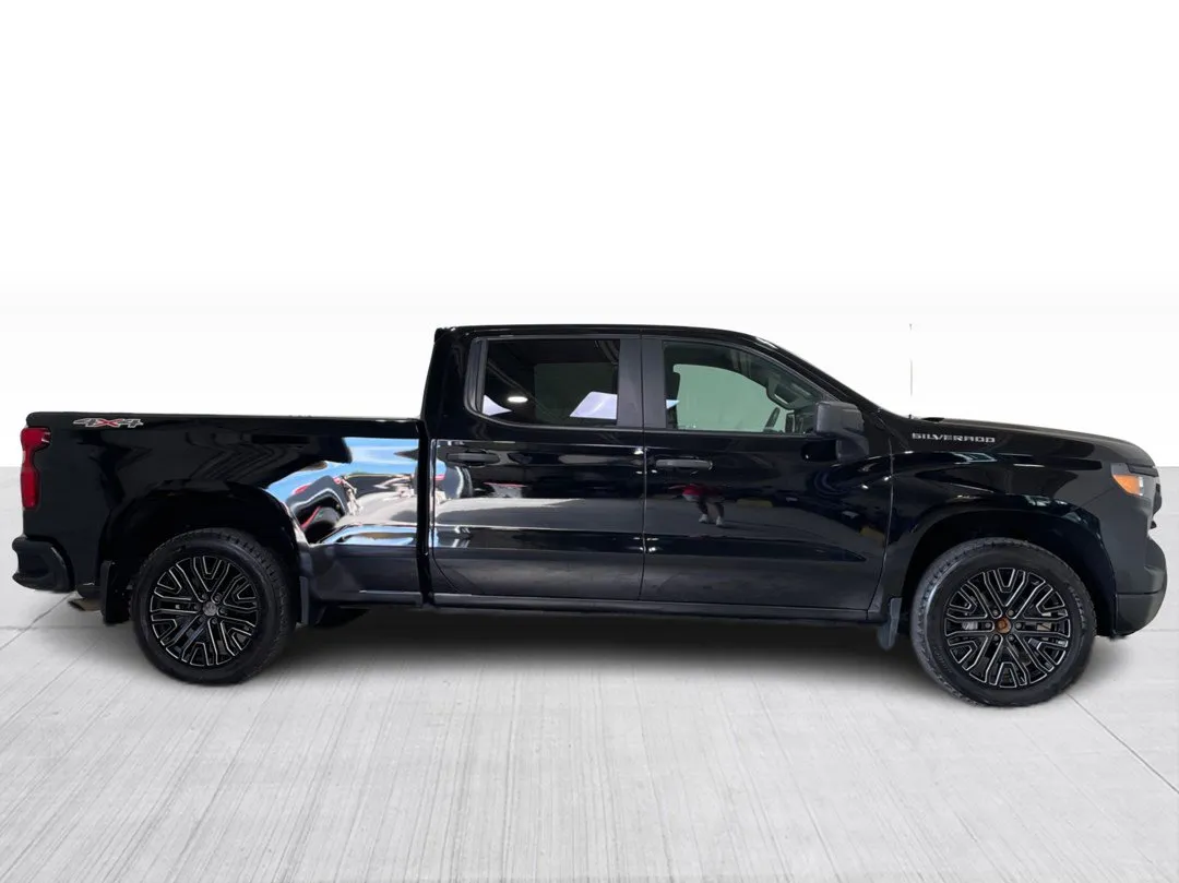 2024 Chevrolet Silverado 1500 — photo 2