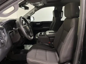 2024 Chevrolet Silverado 1500 - image 3