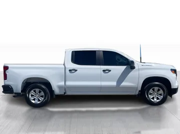 2024 Chevrolet Silverado 1500 - image 2