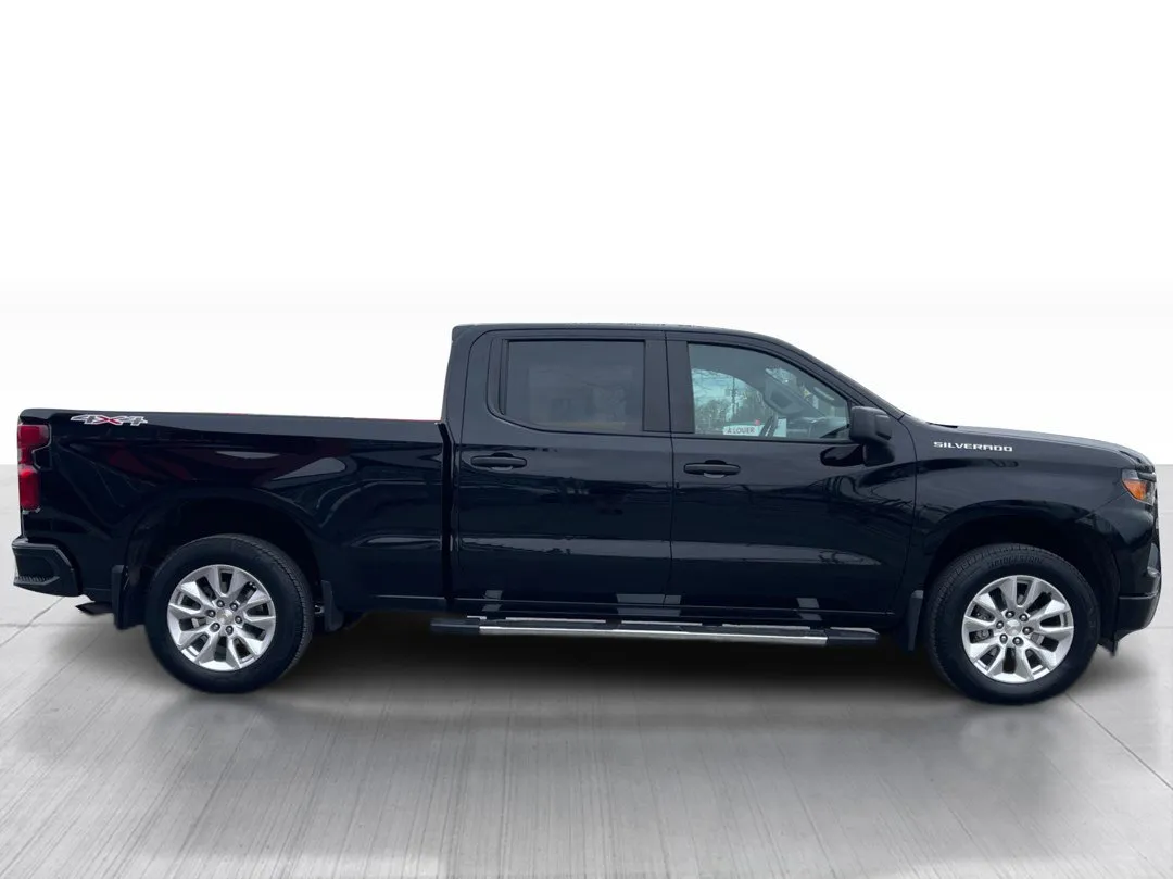 2024 Chevrolet Silverado 1500 — photo 2