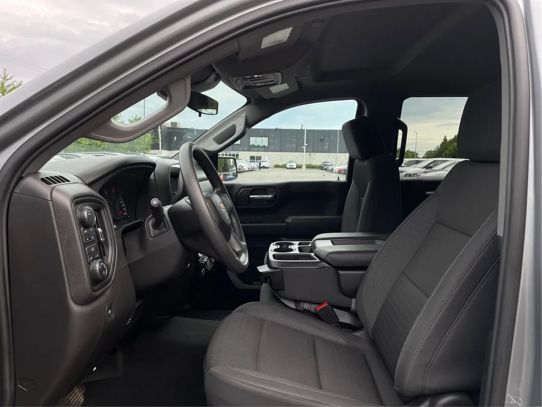 2024 Chevrolet Silverado 1500 — photo 3