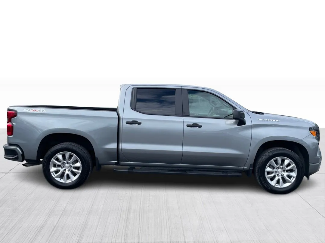 2024 Chevrolet Silverado 1500 — photo 2
