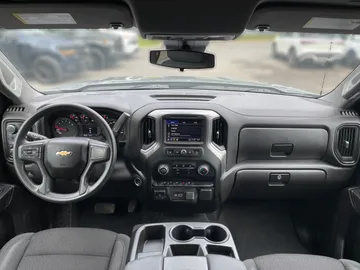 2024 Chevrolet Silverado 1500 - image 4