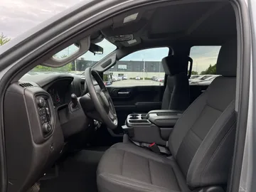 2024 Chevrolet Silverado 1500 - image 3