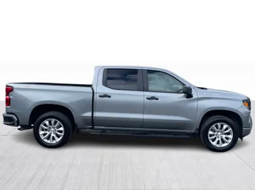 2024 Chevrolet Silverado 1500 - image 2
