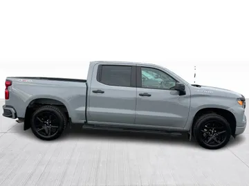 2024 Chevrolet Silverado 1500 - image 2