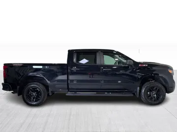 2023 Chevrolet Silverado 1500 - image 2