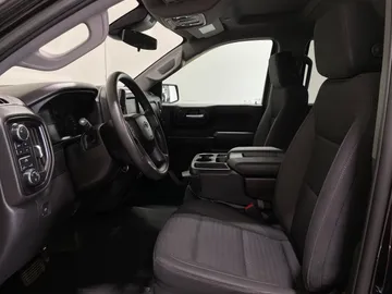 2023 Chevrolet Silverado 1500 - image 3