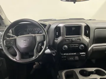 2023 Chevrolet Silverado 1500 - image 4