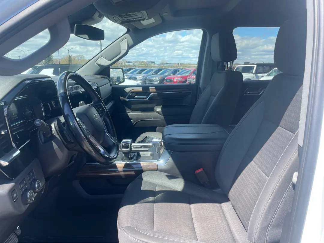 2024 Chevrolet Silverado 1500 — photo 3