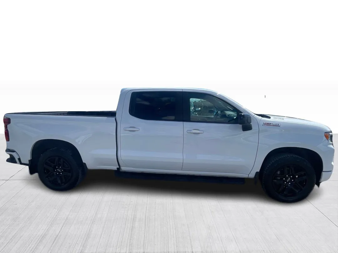 2024 Chevrolet Silverado 1500 — photo 2