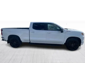 2024 Chevrolet Silverado 1500 - image 2