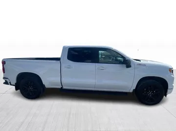 2024 Chevrolet Silverado 1500 - image 2