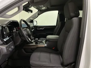 2024 Chevrolet Silverado 1500 - image 3