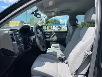 2018 Chevrolet Silverado 1500 - image 3