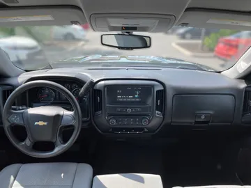 2018 Chevrolet Silverado 1500 - image 4