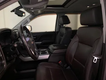 2018 Chevrolet Silverado 1500 - image 3