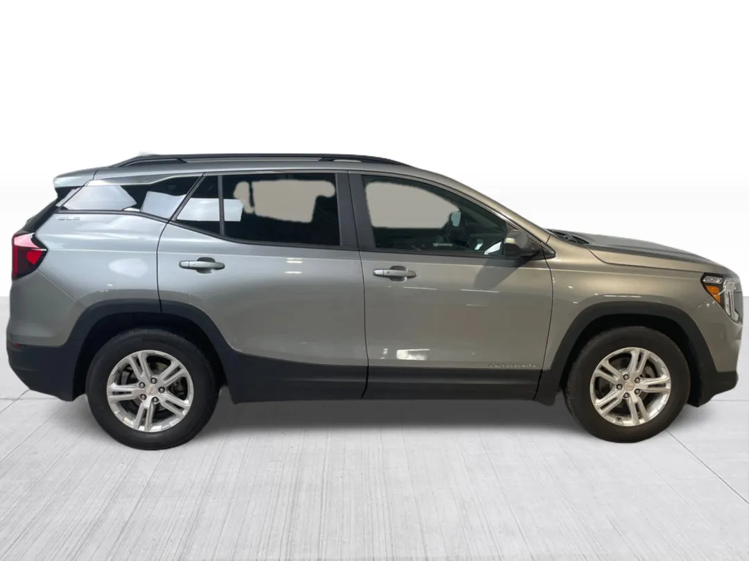 2024 GMC Terrain — photo 2