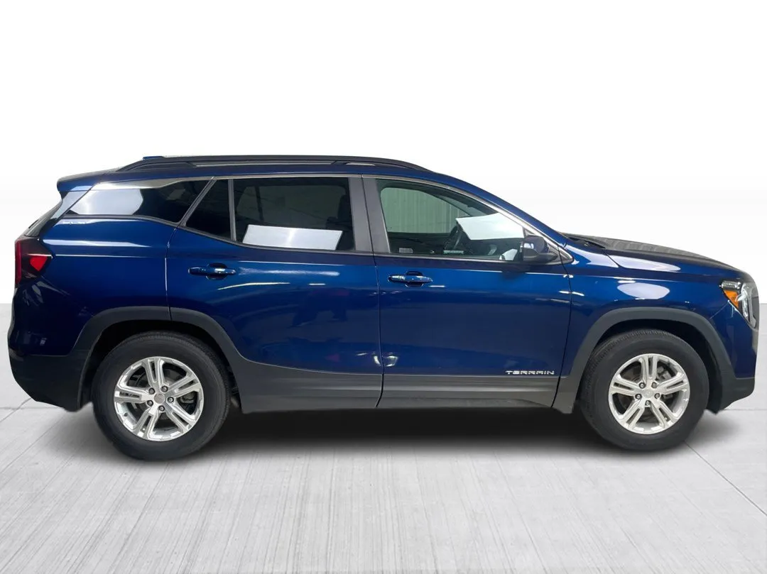 2022 GMC Terrain — photo 2