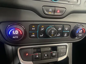 2022 GMC Terrain - image 21