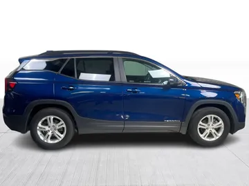 2022 GMC Terrain - image 2