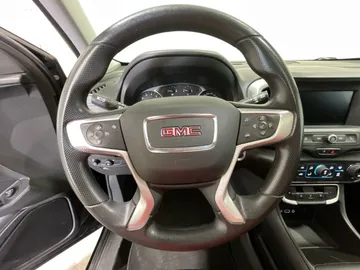 2022 GMC Terrain - image 25