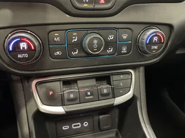 2022 GMC Terrain - image 21