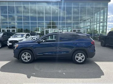2022 GMC Terrain - image 4