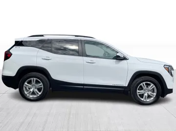 2022 GMC Terrain - image 2