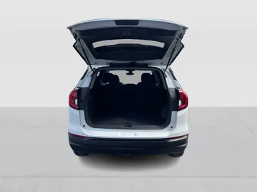 2022 GMC Terrain - image 13