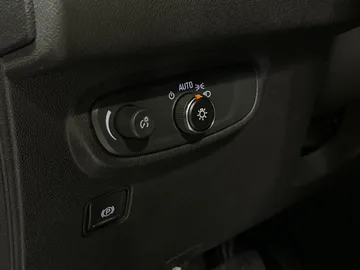 2020 GMC Terrain - image 29
