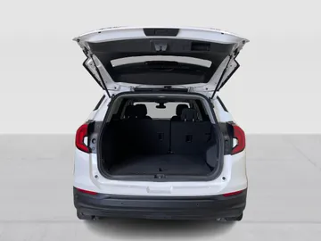 2020 GMC Terrain - image 14