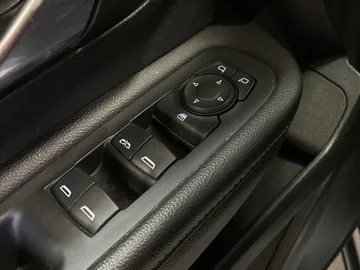 2020 GMC Terrain - image 24