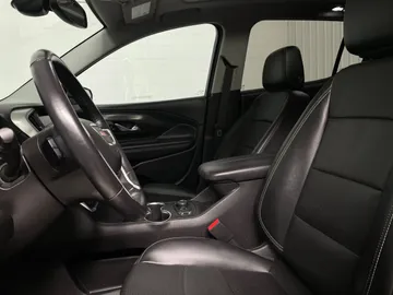 2022 GMC Terrain - image 3