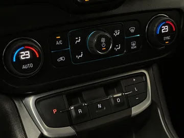 2022 GMC Terrain - image 30