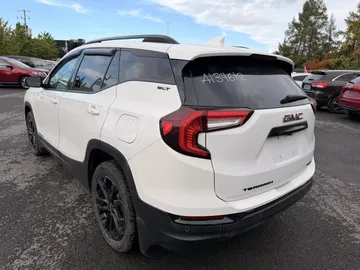 2022 GMC Terrain - image 3