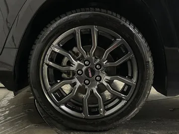 2023 GMC Terrain - image 7