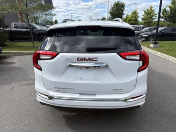 2022 GMC Terrain - image 4